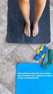Duygu Özaslan feet photo thumbnail