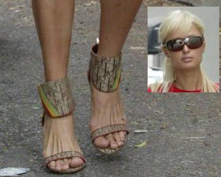 Paris Hilton feet photo thumbnail