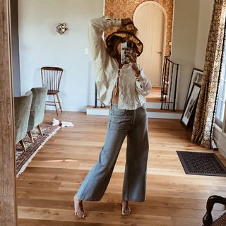 Ashley Tisdale feet photo thumbnail