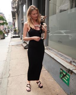 Martha Hunt feet photo thumbnail