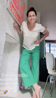Minnie Driver feet photo thumbnail