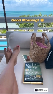 Reese Witherspoon feet photo thumbnail