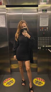 Duygu Özaslan feet photo thumbnail