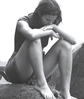 Bruna Marquezine feet photo thumbnail
