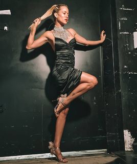 Nicole Neumann feet photo thumbnail