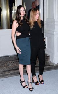 Liv Tyler feet photo thumbnail