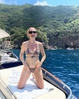 Chiara Ferragni feet photo thumbnail