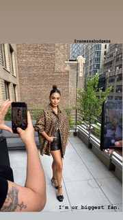 Vanessa Hudgens feet photo thumbnail