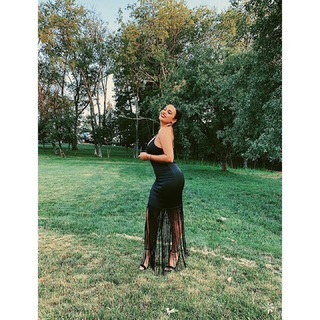 Joy Taylor feet photo thumbnail