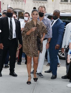 Vanessa Hudgens feet photo thumbnail