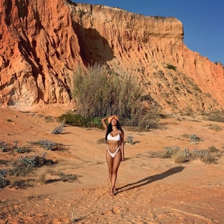 Nicole Scherzinger feet photo thumbnail