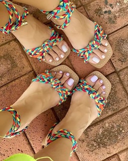 Cláudia Citroni feet photo thumbnail
