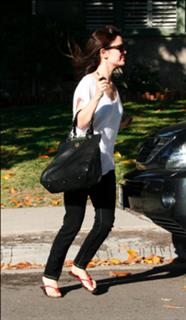Rachel Bilson feet photo thumbnail