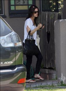Rachel Bilson feet photo thumbnail