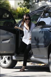 Rachel Bilson feet photo thumbnail