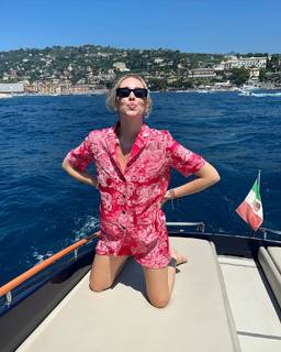 Chiara Ferragni feet photo thumbnail
