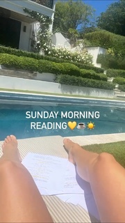 Julianne Hough feet photo thumbnail