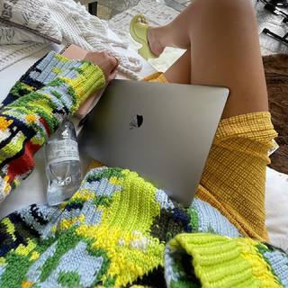 Dua Lipa feet photo thumbnail