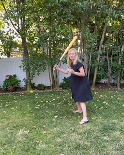 Angela Kinsey feet photo thumbnail