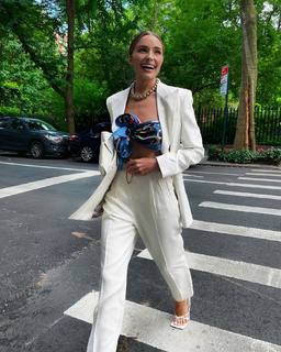Olivia Culpo feet photo thumbnail