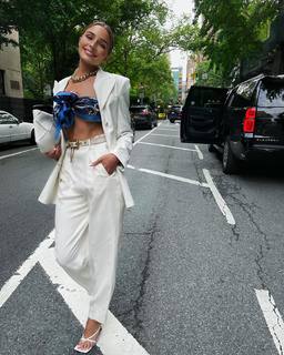 Olivia Culpo feet photo thumbnail