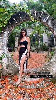 Zaira Nara feet photo thumbnail