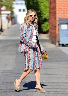 Rita Ora feet photo thumbnail