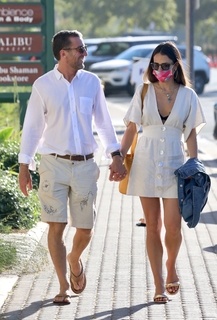 Jordana Brewster feet photo thumbnail