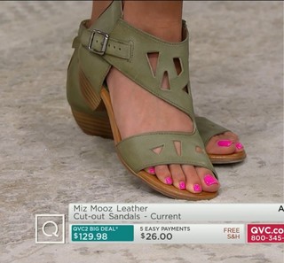 Courtney Khondabi feet photo thumbnail