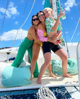 Natalie Noel Mariduena feet photo thumbnail