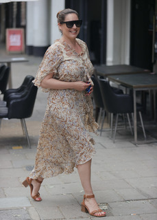 Kelly Brook feet photo thumbnail