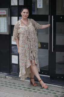 Kelly Brook feet photo thumbnail