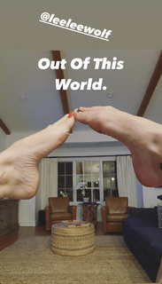 Katie Cassidy feet photo thumbnail