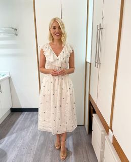 Holly Willoughby feet photo thumbnail
