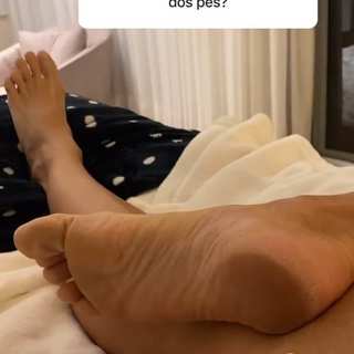 Juliana Salimeni feet photo thumbnail