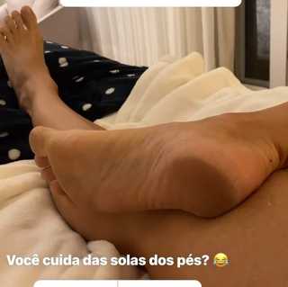 Juliana Salimeni feet photo thumbnail