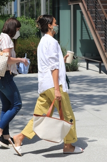 Jessica Alba feet photo thumbnail