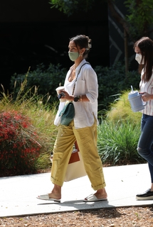 Jessica Alba feet photo thumbnail