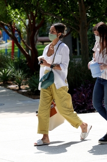 Jessica Alba feet photo thumbnail