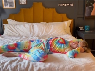 Debbie Gibson feet photo thumbnail