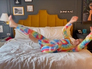 Debbie Gibson feet photo thumbnail