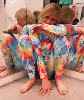 Debbie Gibson feet photo thumbnail