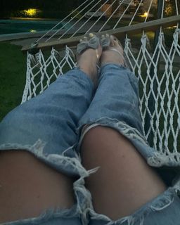 Lana Del Rey feet photo thumbnail