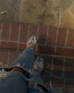 Lana Del Rey feet photo thumbnail