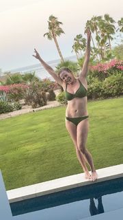 Chelsea Handler feet photo thumbnail