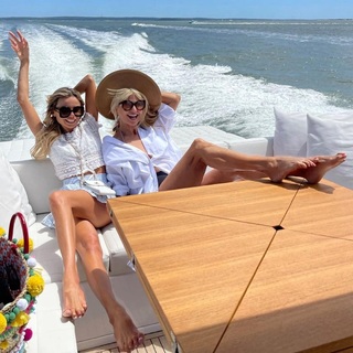 Christie Brinkley feet photo thumbnail