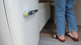 Brie Larson feet photo thumbnail