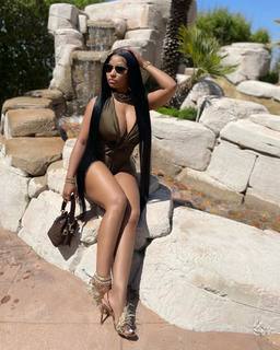 Nicki Minaj feet photo thumbnail