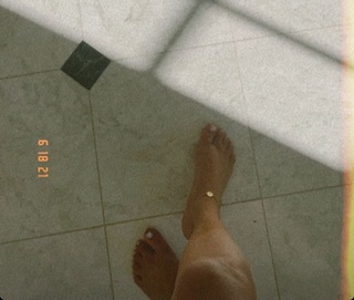 Adrienne Houghton feet photo thumbnail