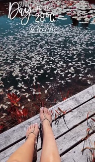 Klaudia Halejcio feet photo thumbnail